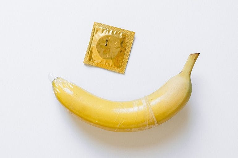 prezerwatywa jako mechaniczna metoda antykoncepcji